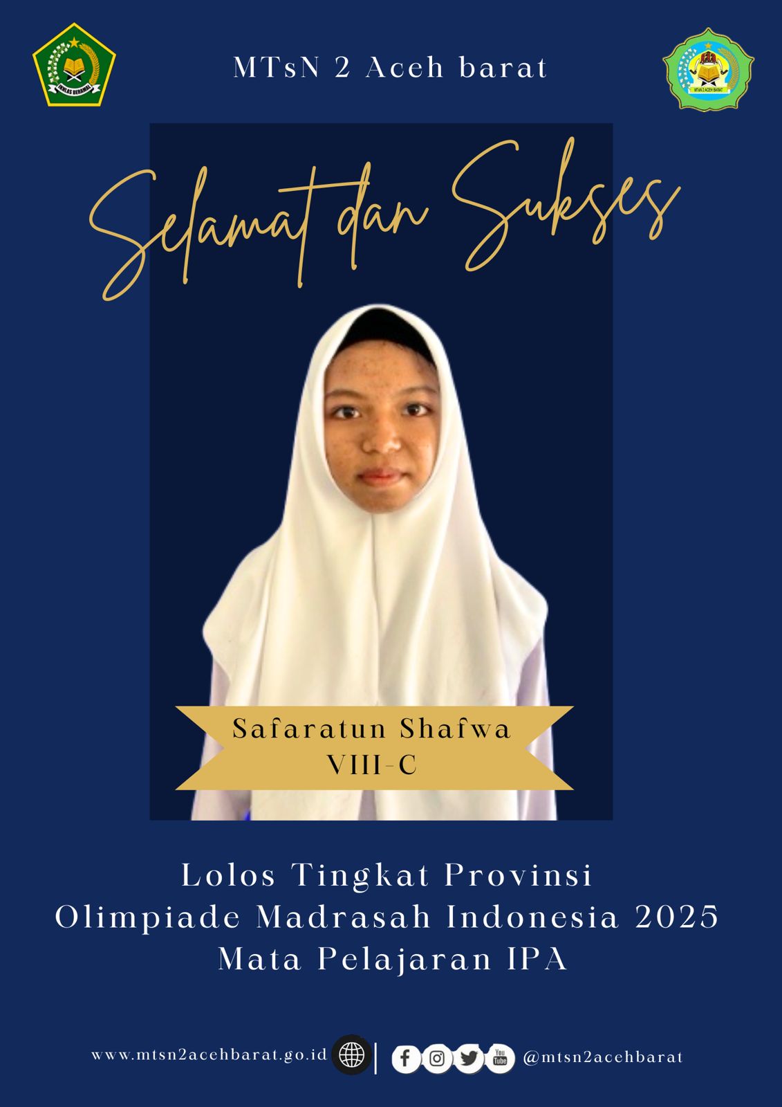 Kepala MTsN 2 Aceh Barat Serahkan Penghargaan dan Bonus Kepada Siswa Pemenang OMI Tingkat Kabupaten